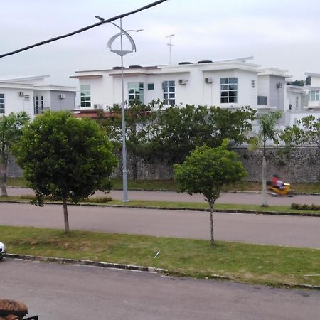 Dkamar Homestay At Desaru, Fully Aircond, Wifi, Coway, Street View 4 Min To Desaru Beach Kangkar Chemaran Zewnętrze zdjęcie